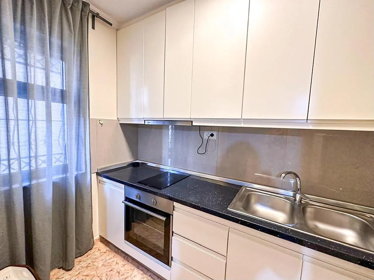 Grand Park 2Br Apartment Tirana 0*,